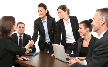 Ile dni wstecz można wystawić umowę o pracę?